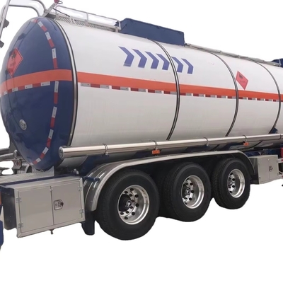 The latest process design of CIMC is a three-axis liquid medium semi-trailer made of high-strength steel.